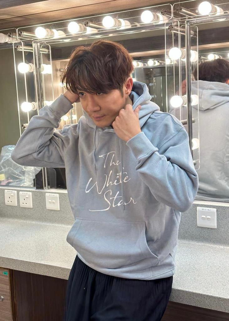 《The White Star》限量版紀念品:The White Star Hoodie